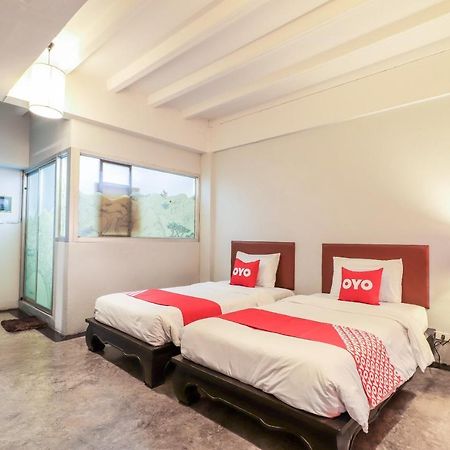 Oyo 391 Pat'S Klangviang Guesthouse Чиангмай Экстерьер фото